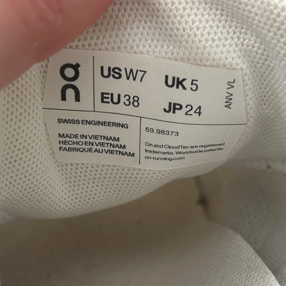 On Cloud 5 Running Shoes Sneakers in White Women’s Size 7 - Picture 8 of 8